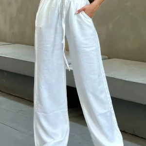 Lösskurna tunna byxor